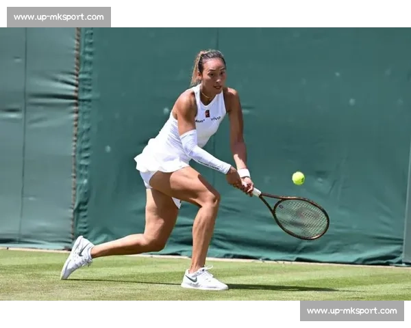 温网首轮焦点战:郑钦文挑战西尼亚科娃,草地魅力见证突破时刻