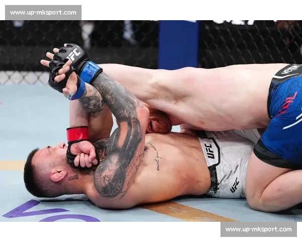 第三回合飞膝绝杀!马利克技术判定终结布伦戴奇