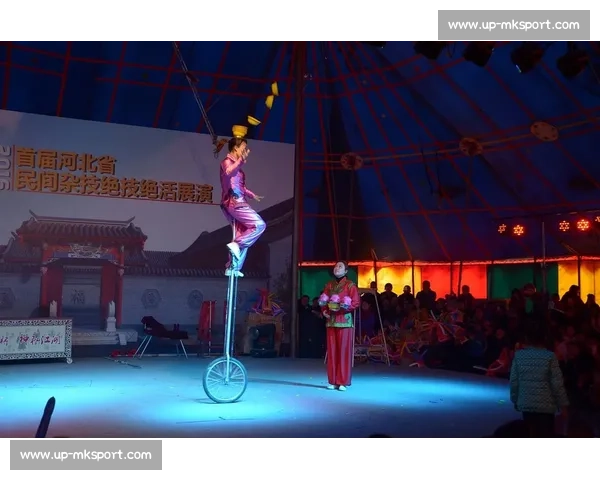 千万粉杂技夫妻暂别：16 年顶人绝技背后的颈椎危机